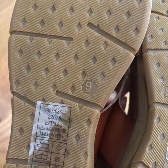 Pierre Dumas Brown Sandals with Criss-Cross Design size 9 - Picture 5 of 5